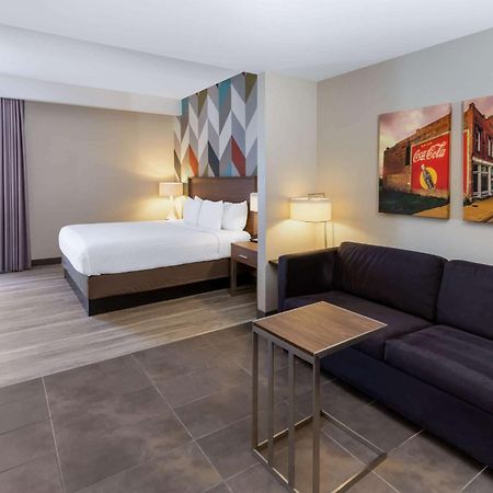 La Quinta Inn & Suites By Wyndham Tulsa Downtown - Route 66 Buitenkant foto