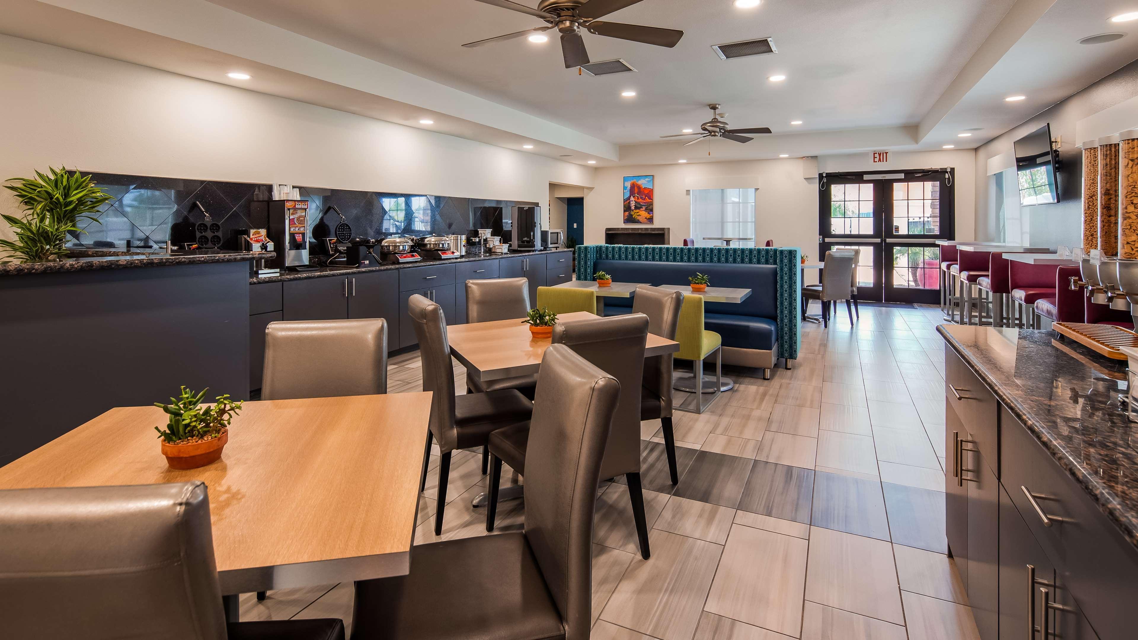 La Quinta Inn & Suites By Wyndham Tulsa Downtown - Route 66 Buitenkant foto