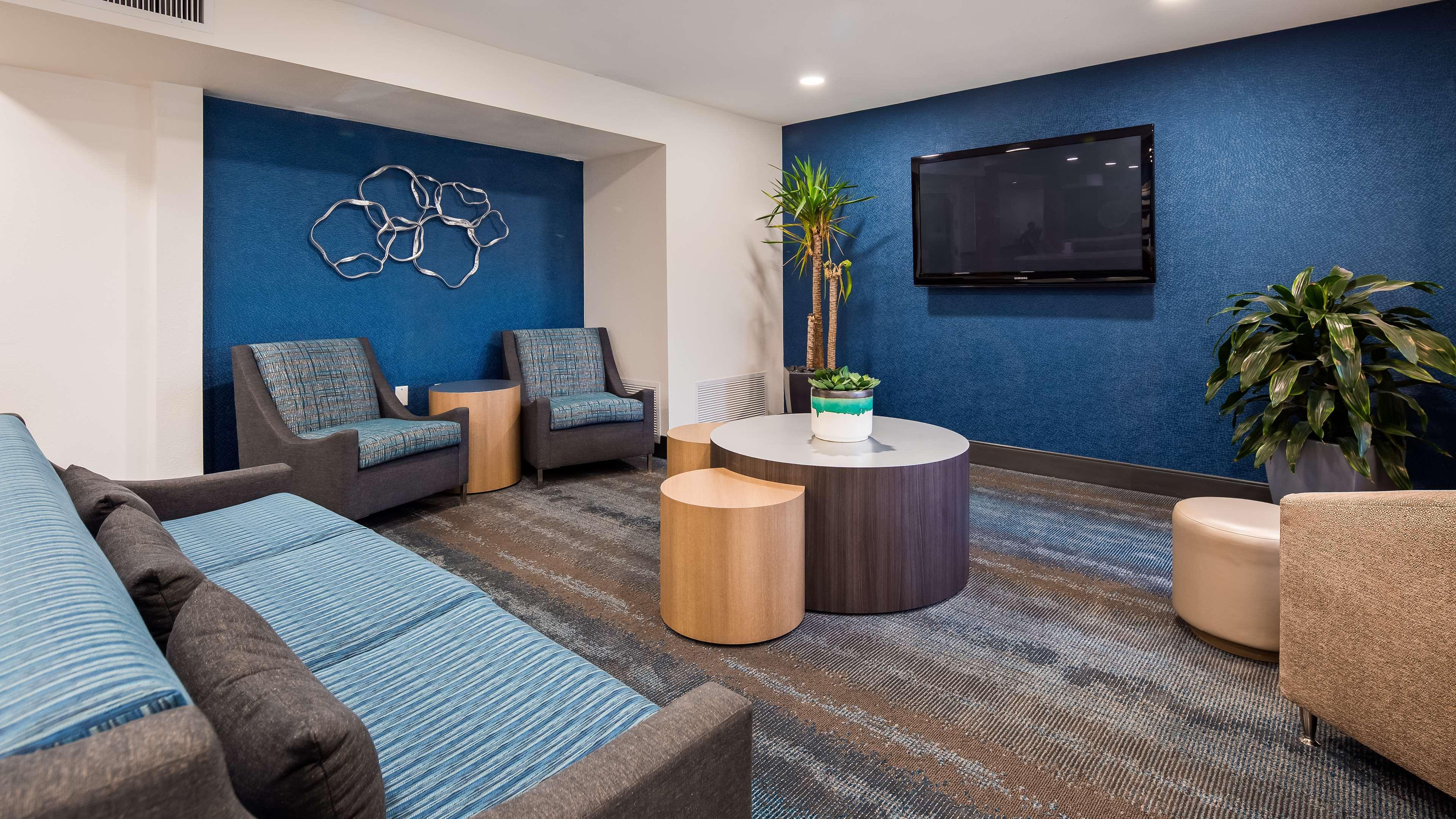 La Quinta Inn & Suites By Wyndham Tulsa Downtown - Route 66 Buitenkant foto
