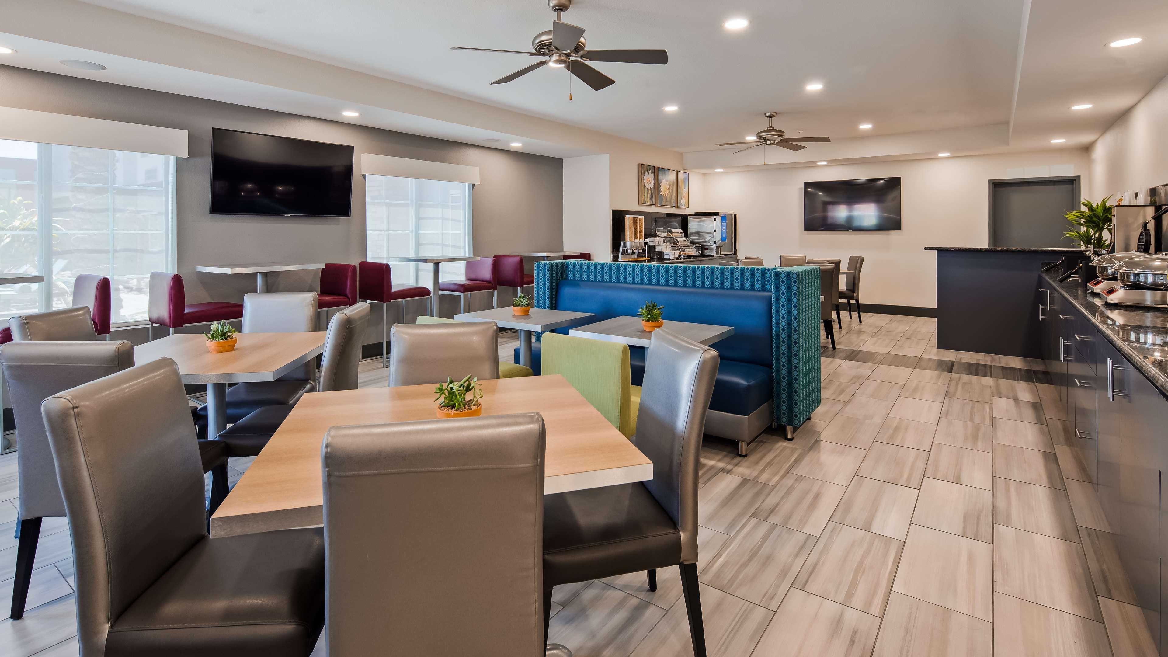 La Quinta Inn & Suites By Wyndham Tulsa Downtown - Route 66 Buitenkant foto