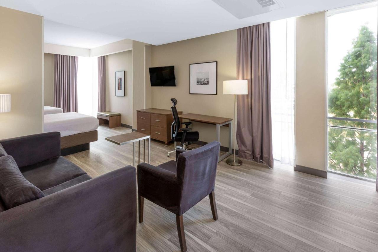 La Quinta Inn & Suites By Wyndham Tulsa Downtown - Route 66 Buitenkant foto