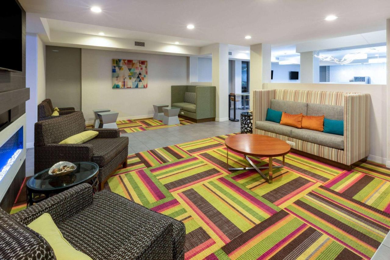 La Quinta Inn & Suites By Wyndham Tulsa Downtown - Route 66 Buitenkant foto