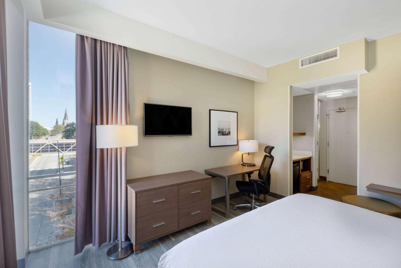 La Quinta Inn & Suites By Wyndham Tulsa Downtown - Route 66 Buitenkant foto