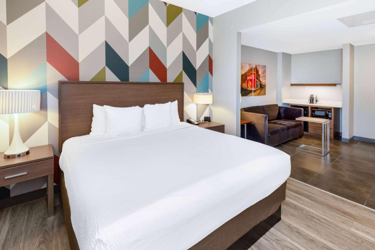La Quinta Inn & Suites By Wyndham Tulsa Downtown - Route 66 Buitenkant foto