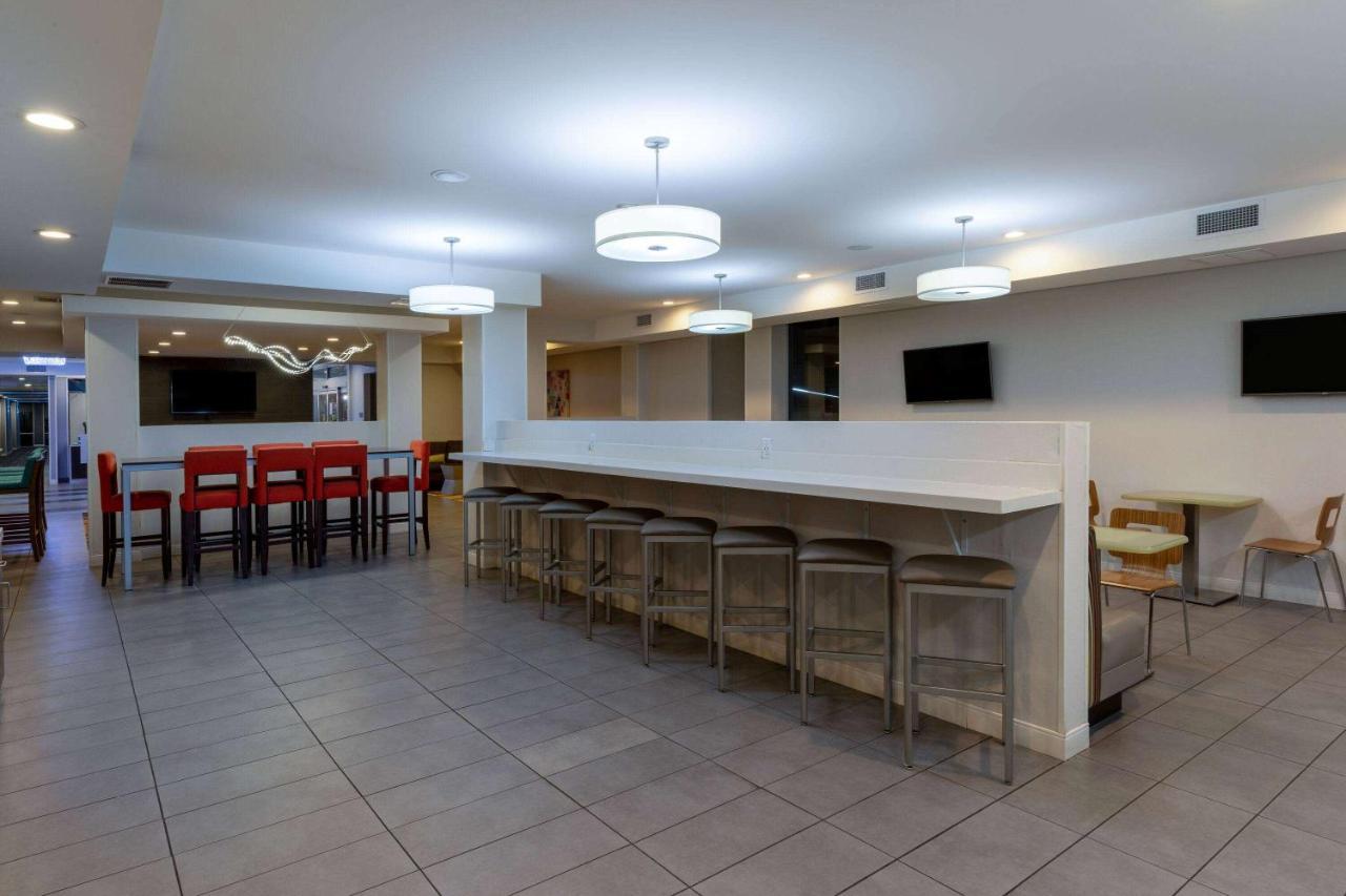La Quinta Inn & Suites By Wyndham Tulsa Downtown - Route 66 Buitenkant foto
