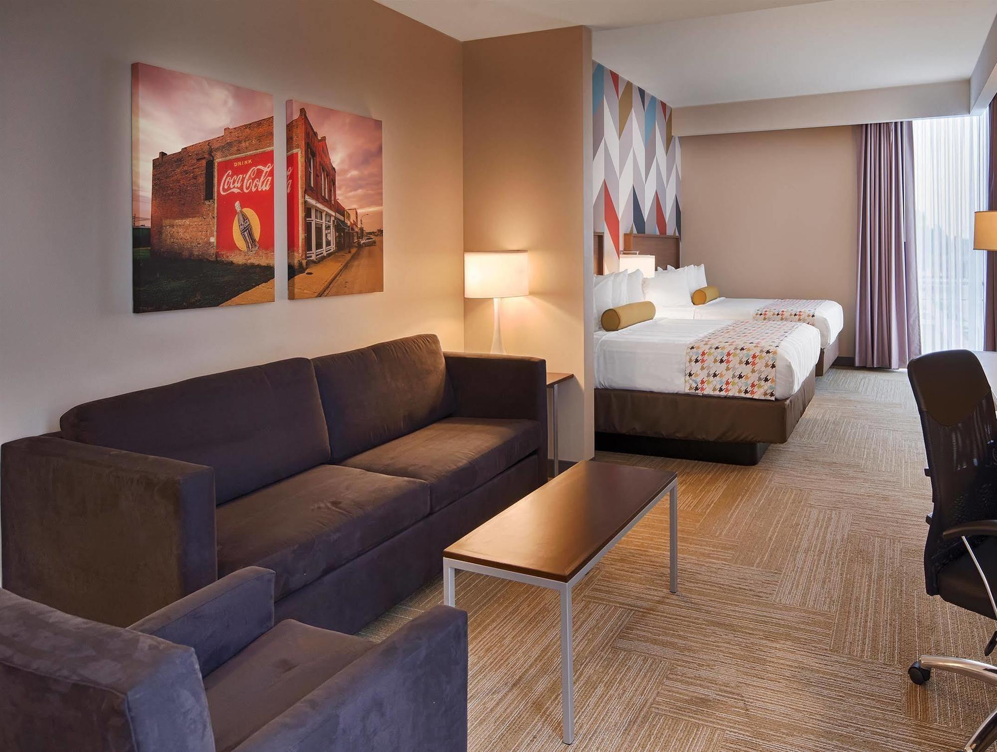 La Quinta Inn & Suites By Wyndham Tulsa Downtown - Route 66 Buitenkant foto